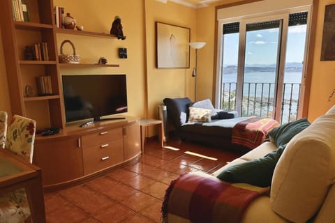 2 Bed Apt Sleeps 4 - Two TVs - Free Parking Apartment in Portonovo