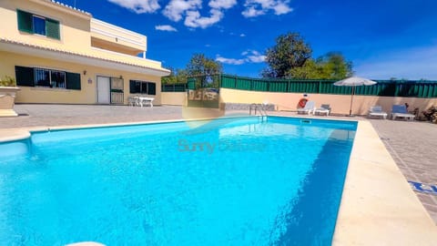 Property building, Garden, Swimming pool, sunbed