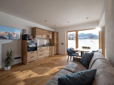 Natural landscape, Kitchen or kitchenette, Living room, Seating area, Dining area, pet friendly, stove