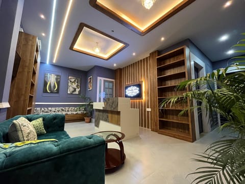 Communal lounge/ TV room, TV and multimedia, Living room, Seating area, Evening entertainment