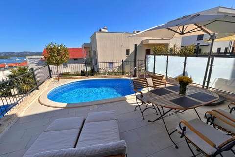 Balcony/Terrace, Swimming pool