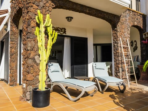 Balcony/Terrace, sunbed