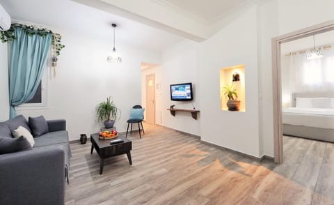 Bed, TV and multimedia, Living room, Seating area