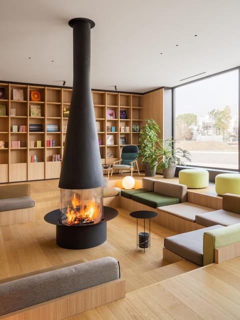 Seating area, flat iron