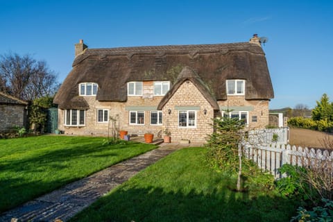 Property building, Garden, Parking