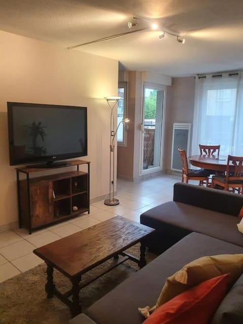 Lyon 8 Grange Blanche Appartement calme de 50 m² Apartment in Lyon