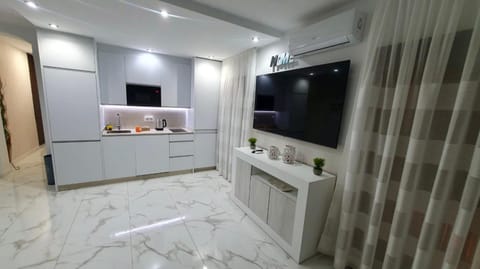 TV and multimedia, Kitchen or kitchenette, minibar