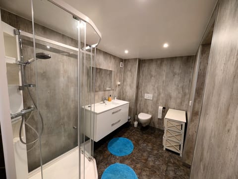 Aurora rooms in shared hause nr3 we are doing Northen Lights trip, Reaindear trip and Sommaroy Fjord trips Bed and Breakfast in Tromso