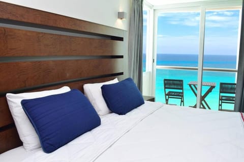 Bed, Natural landscape, View (from property/room), Balcony/Terrace, Photo of the whole room, Beach, Bedroom, Sea view, air conditioner