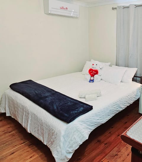 Bed, Bedroom, towels, air conditioner
