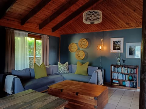 Library, Living room, Seating area