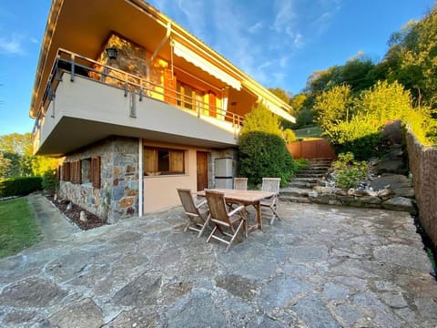 Property building, Natural landscape, Garden, Balcony/Terrace