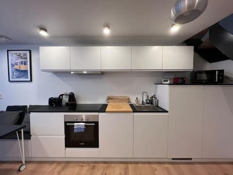 Coffee/tea facilities, Kitchen or kitchenette, oven