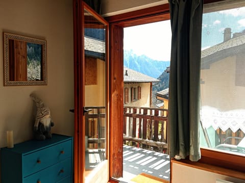 View (from property/room), Balcony/Terrace, Mountain view