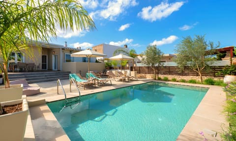 Property building, Patio, Spring, Day, Garden, Garden view, Pool view, Swimming pool, sunbed