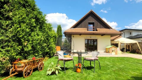 Property building, Day, Garden, Seating area, Inner courtyard view
