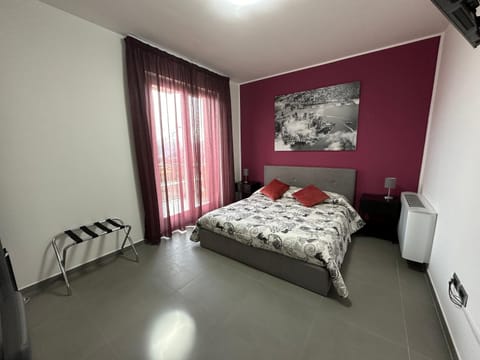 Bedroom, Breakfast