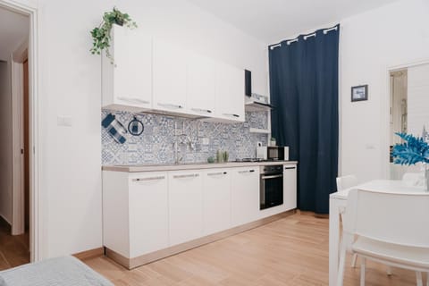 Kitchen or kitchenette, Dining area, minibar, pet friendly, stove
