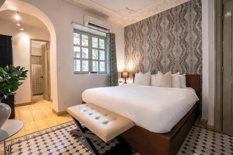 Bed, Photo of the whole room, Bedroom, internet, air conditioner