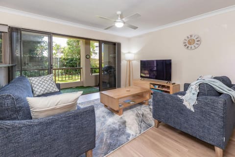 TV and multimedia, Living room, Seating area, Evening entertainment