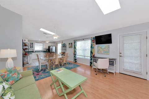 TV and multimedia, Living room, Seating area, Dining area, Evening entertainment