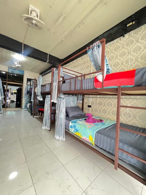 bunk bed, air conditioner