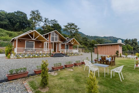 Property building, Facade/entrance, Day, Garden, Other, Seating area, Garden view, Time of day
