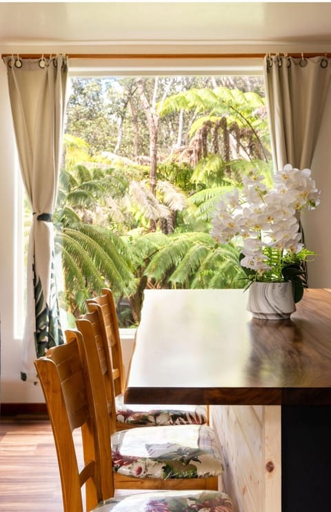 Caldera- Hale Kumu La'au at Volcano Vacation rental in Volcano