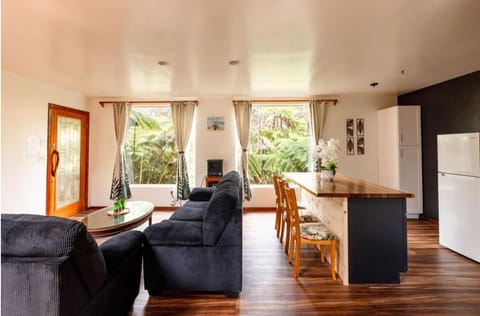 Caldera- Hale Kumu La'au at Volcano Vacation rental in Volcano