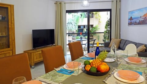 TV and multimedia, Living room, Dining area
