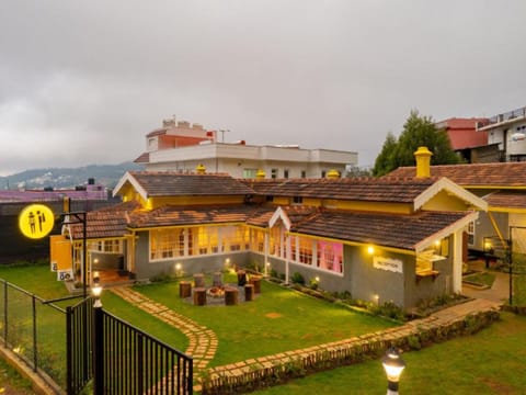 Property building, Spring, Day, Natural landscape, Garden, Mountain view