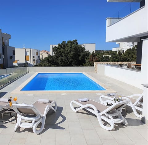 Swimming pool, sunbed