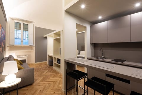 TV and multimedia, Kitchen or kitchenette, Living room, Seating area, Dining area