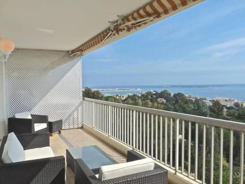 View (from property/room), Balcony/Terrace, Seating area, Sea view