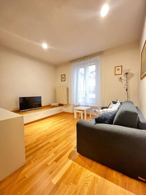 Bed, Living room