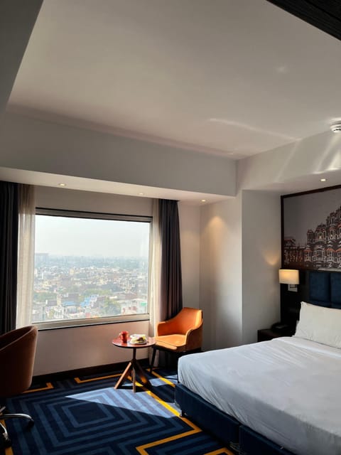 Restaurant/places to eat, Swimming pool, Breakfast