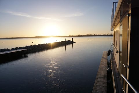 Property building, View (from property/room), View (from property/room), Lake view, Lake view
