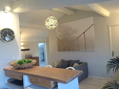 T2bis lumineux, Intra Muros Avignon Apartment in Avignon