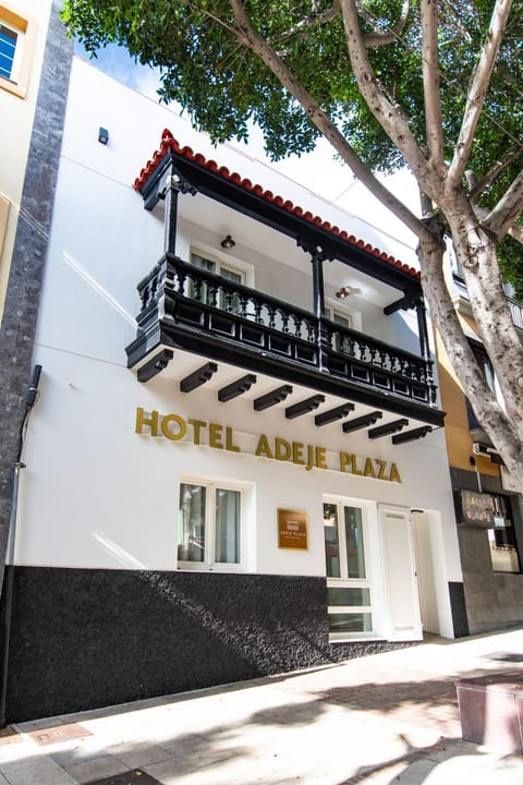 Facade/entrance, Balcony/Terrace