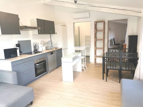 Maison indépendante avec piscine, 10min Avignon House in Villeneuve-lès-Avignon