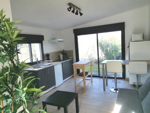 Studio indépendant, 10min Avignon Apartment in Villeneuve-lès-Avignon
