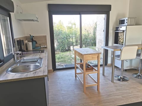 Studio indépendant, 10min Avignon Apartment in Villeneuve-lès-Avignon