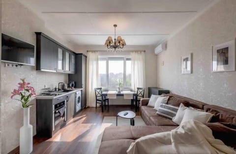 TV and multimedia, Kitchen or kitchenette, Photo of the whole room, City view