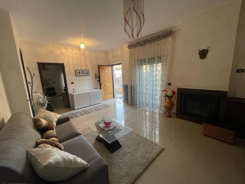 TV and multimedia, Living room, Evening entertainment