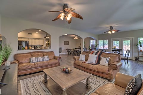 Lavish Family Escape with Game Room in Avondale! House in Avondale