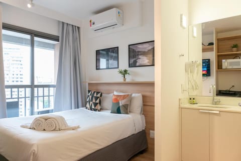 Bed, Photo of the whole room, Bedroom, towels, air conditioner