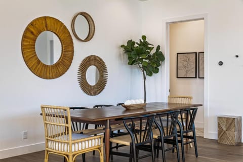 Albatross on the 8th home House in Washington