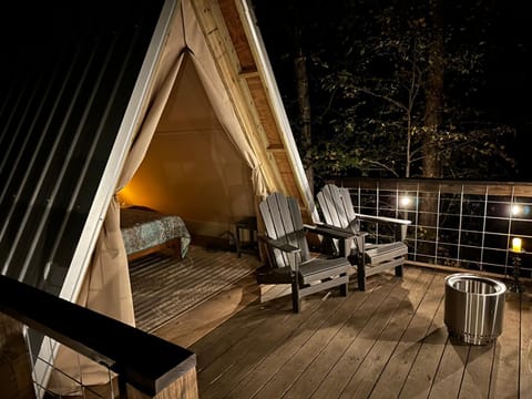 Bohamia - Cozy A-Frame Glamp on 268 acre forest retreat Luxury tent in Alabama