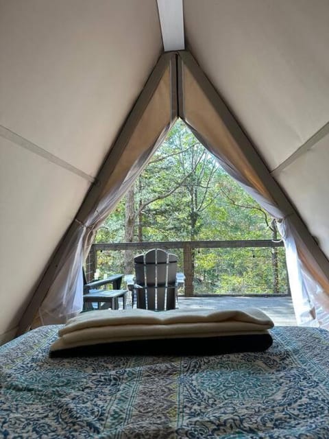 Bohamia - Cozy A-Frame Glamp on 268 acre forest retreat Luxury tent in Alabama