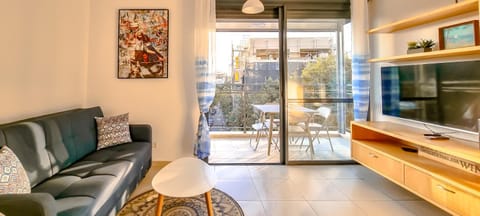 TV and multimedia, Kitchen or kitchenette, Living room, Seating area, Dining area